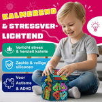 Kind speelt kalm met Fidget Draden bouwset van Fits4Kids geschikt bij autisme en ADHD