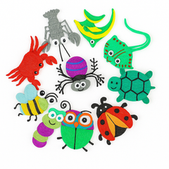 Kleurrijke 3D pen creaties van dieren gemaakt door kinderen, waaronder een krab, schildpad, lieveheersbeestje en bij