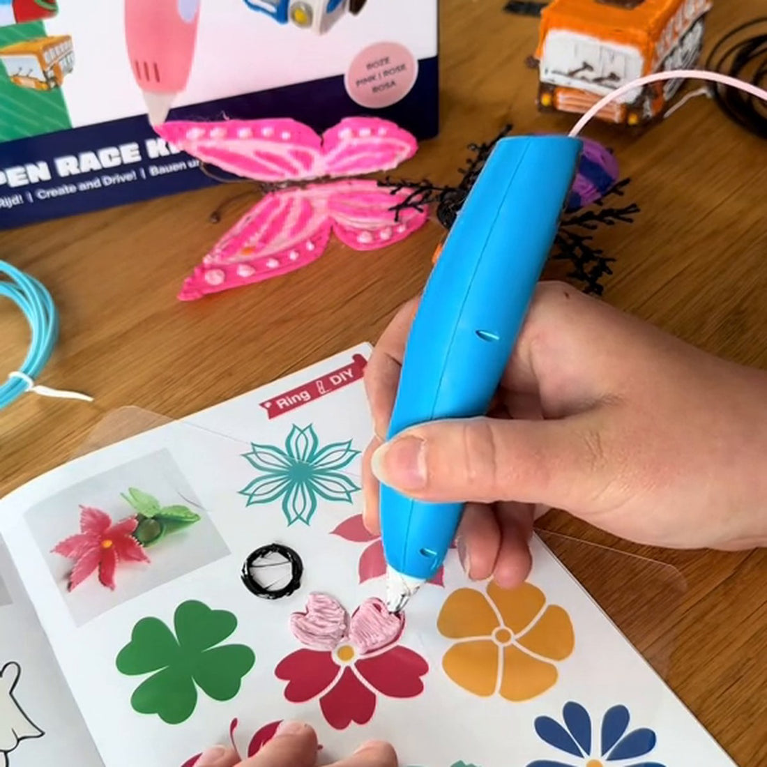 Bloemen maken met de blauwe Fits4Kids PCL 3D pen